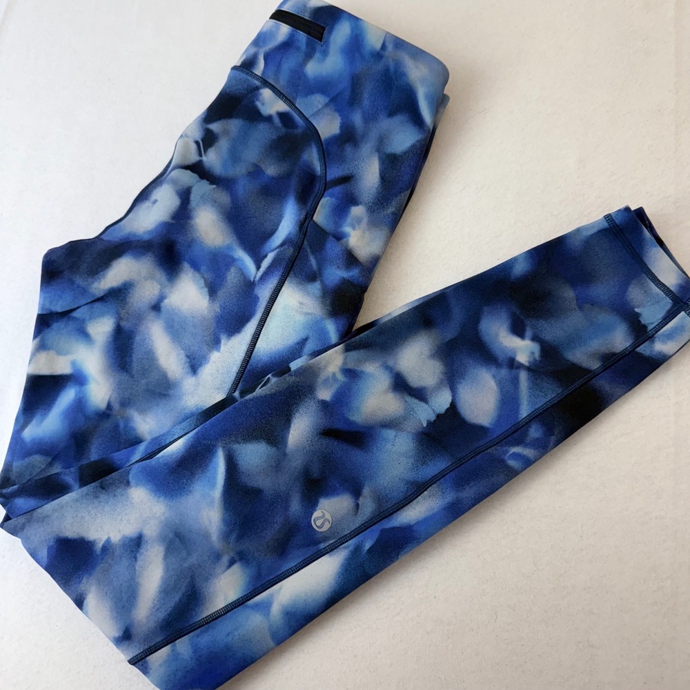 Lululemon Fast and Free Tight Blue Abstract Floral Print Leggings Size 6